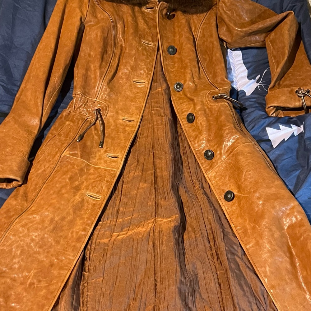 Long lamb leather coat in cameo color for women.